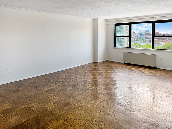 Plenty of space for a Dining Table