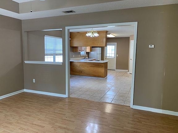 3rd image of 1318 Edgewood Dr