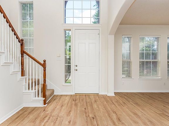 3rd image of 3525 Thorp Springs Dr