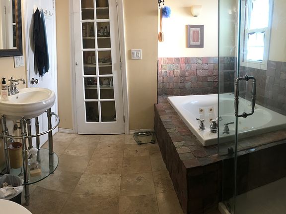 3rd image of 90 West Ln