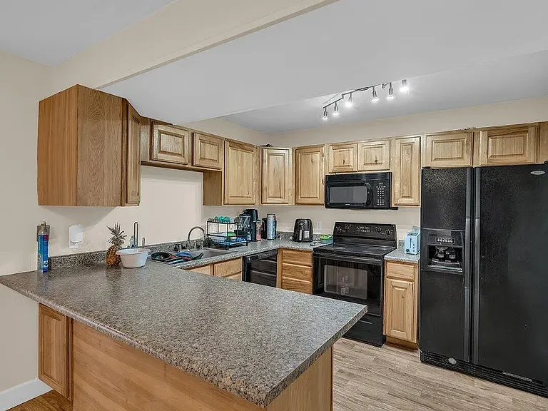 351 W 400 N — Photo 2