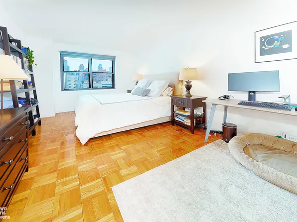 200 East 27th Street 11L image 3 of 11