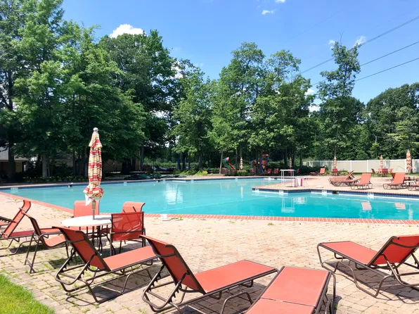 2 Petunia Dr APT 1D, North Brunswick, NJ 08902