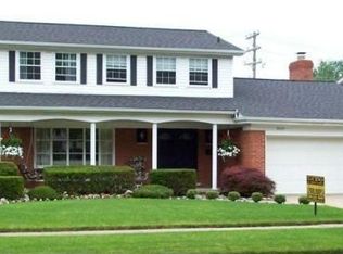 32351 Crestwood Ln, Fraser, MI 48026