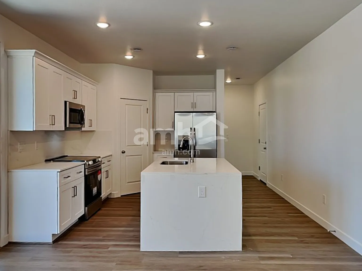 3 bed, 2.5 bath, 1718 sqft, $1,950 — Photo 4