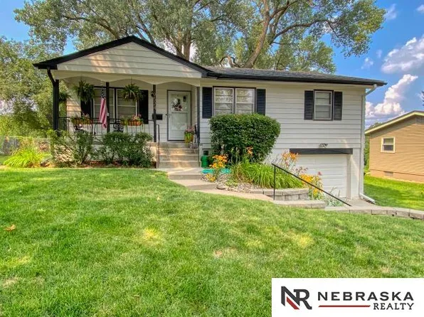 9524 Emmet St, Omaha, NE 68134