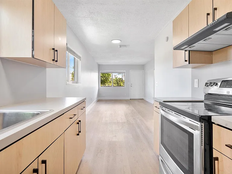 720 NE 7th St #9 — Photo 20