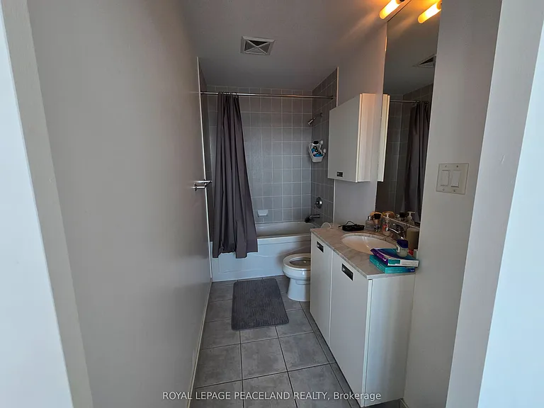 38 Grenville St #4103 — Photo 6