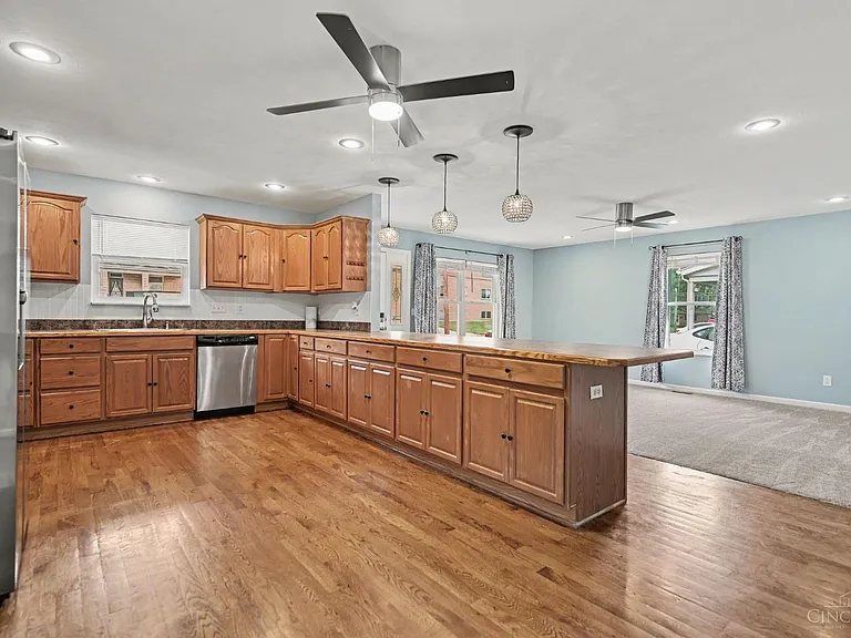 17 Washington Ave — Photo 8