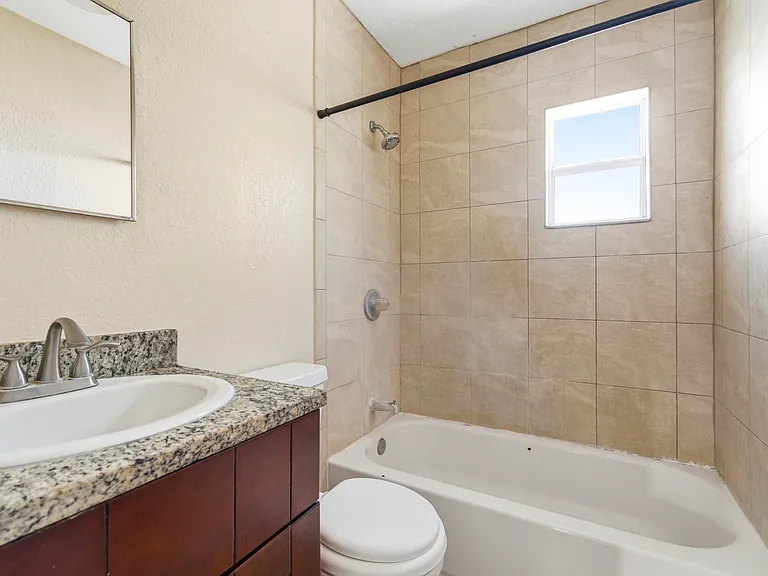 1799 Russell St S #3 — Photo 23