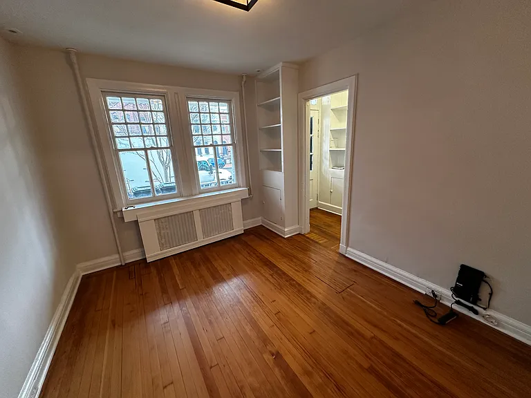 525 11th St SE — Photo 3