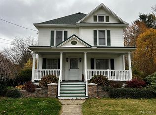 10 Chestnut St, Franklinville, NY 14737
