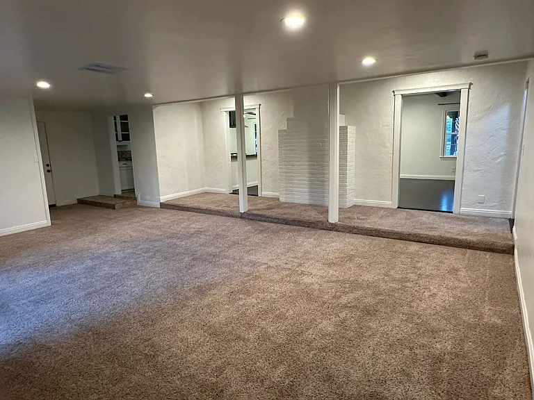 1705 W Noble Ave — Photo 26