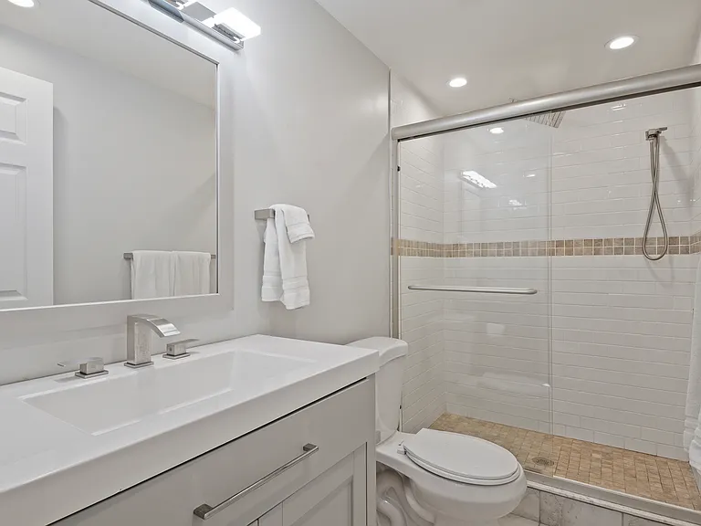 419 W Oakdale Ave #CH — Photo 10