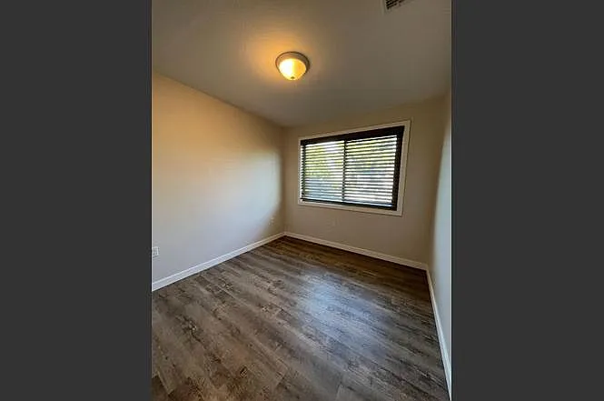 3 bed, 884 sqft, $3,245 — Photo 3