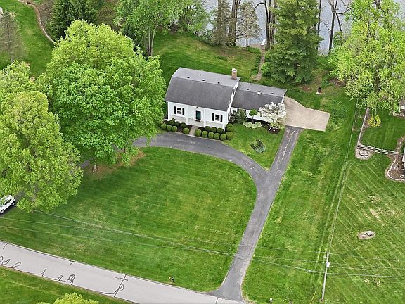 3rd image of 4 Pinetree Rd