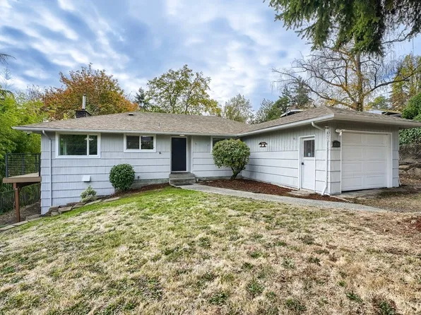 1017 S 208th Street, Des Moines, WA 98198