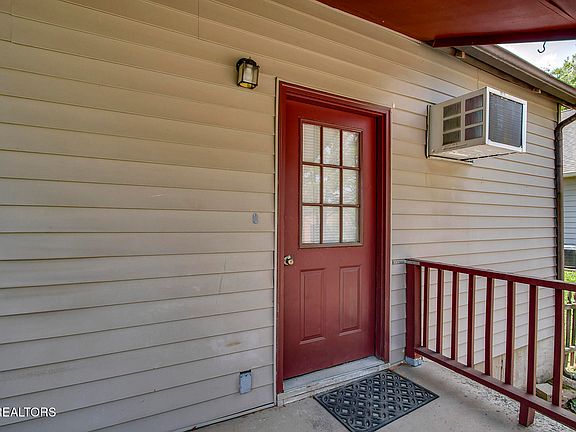 4th image of 311 Spring St