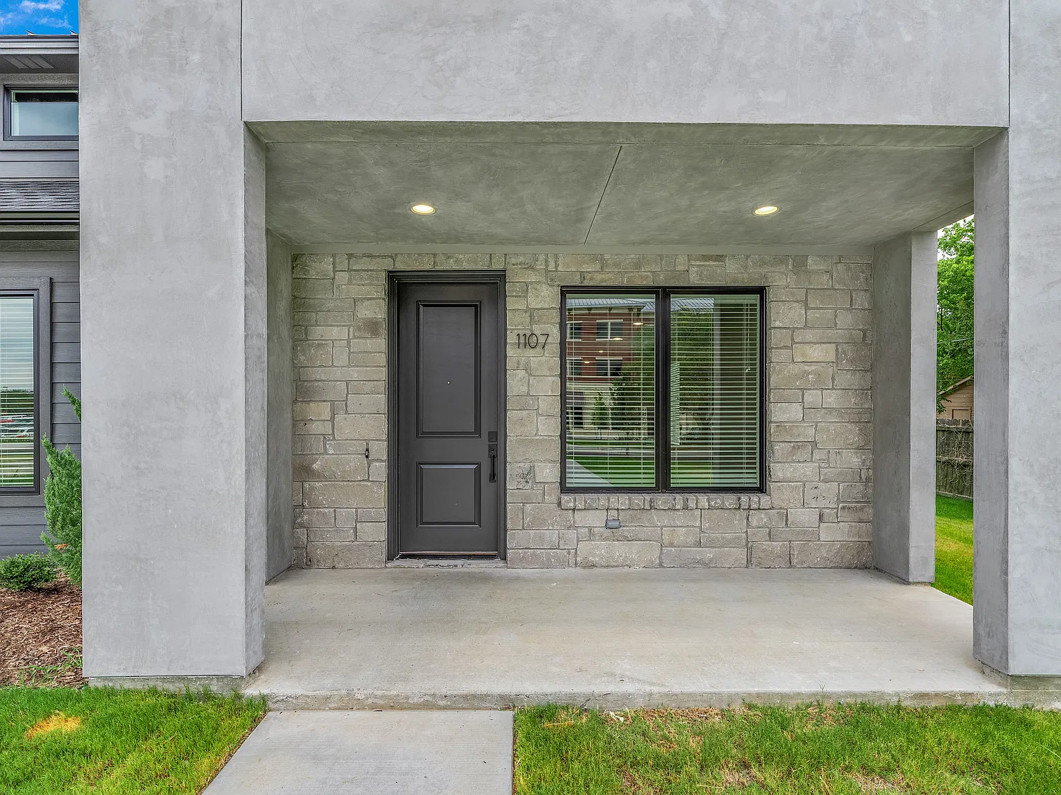 4 bed, 4.5 bath, 2200 sqft, $4,400 — Photo 3