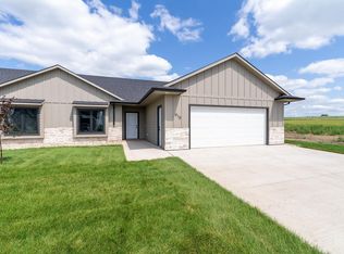 910 Sundance St, Valley Springs, SD 57068