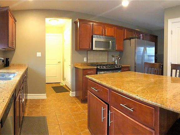 4th image of 3464 Ashwood Dr