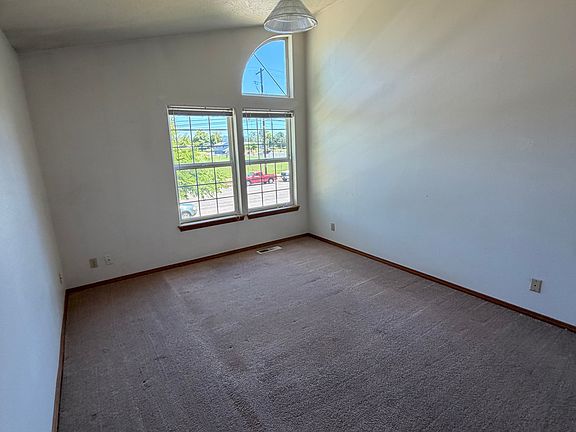 5th image of 1017 7th Ave APT B
