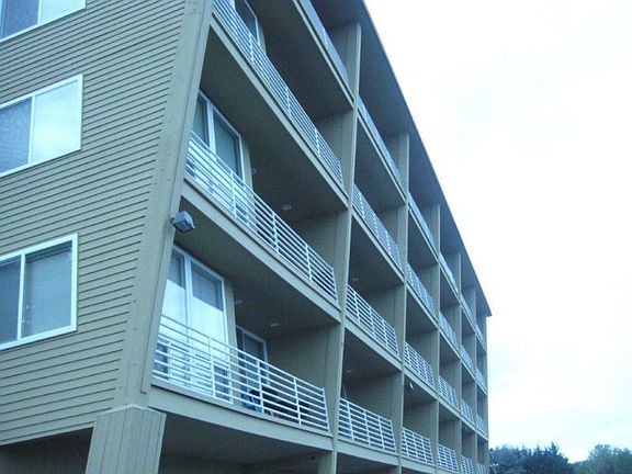 3rd image of 9520 Rainier Ave S APT 205