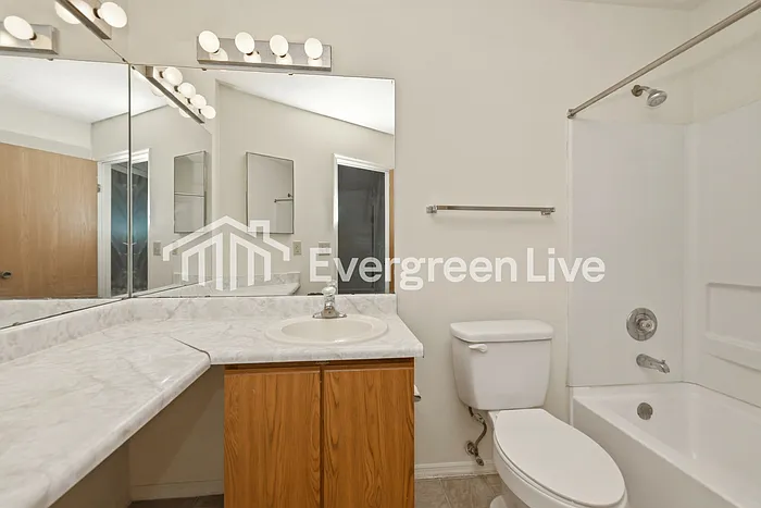 6540 Rolling Glen Dr — Photo 13