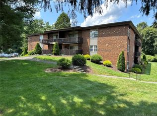 67 Balance Rock Rd APT 5, Seymour, CT 06483