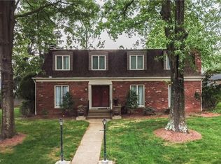 15 Fairview Hts, Parkersburg, WV 26101