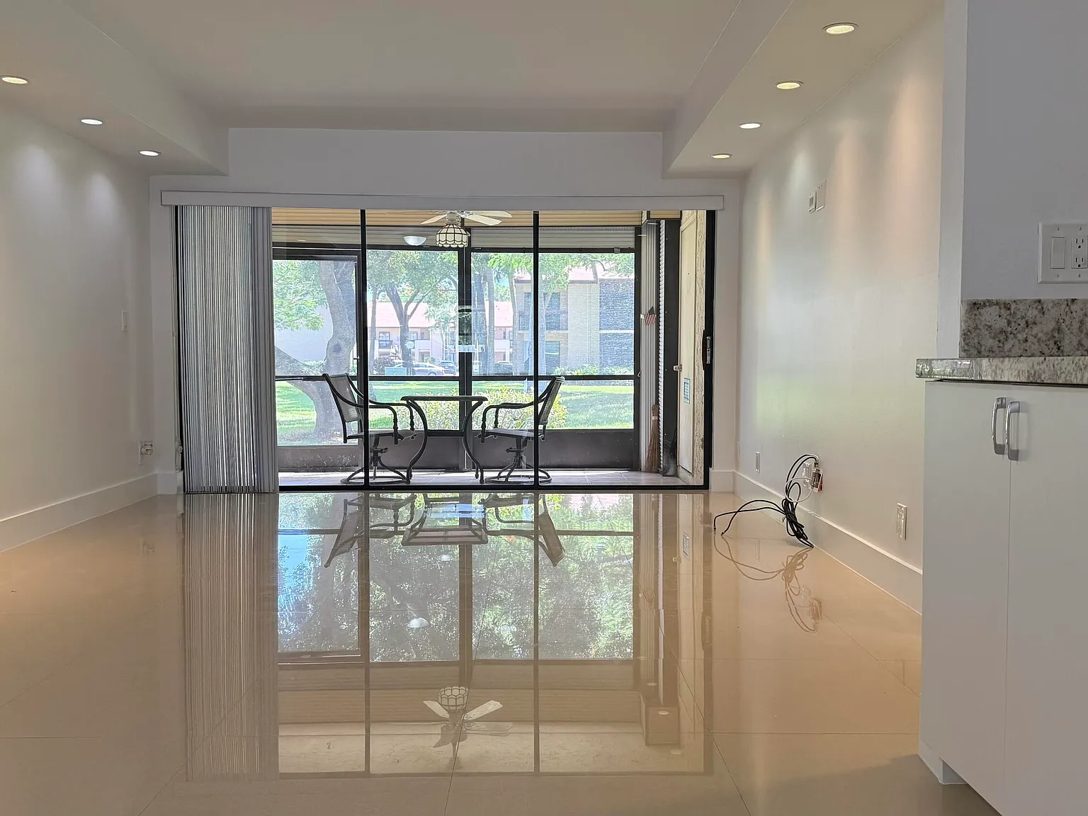 2 bed, 2.0 bath, 1100 sqft, $2,400 — Photo 4