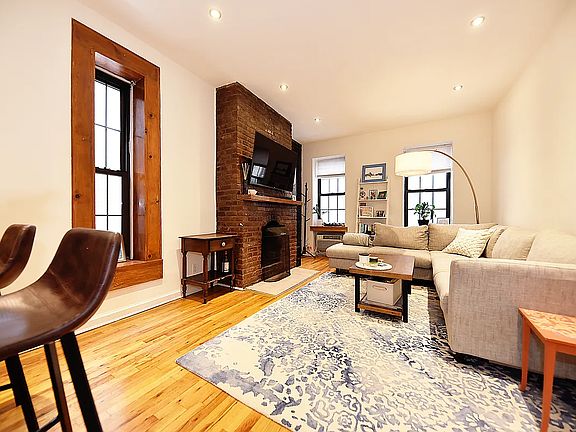 4th image of 255 W 22nd St APT 4C