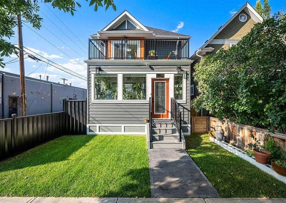 1st image of 410 N 11th Ave NE