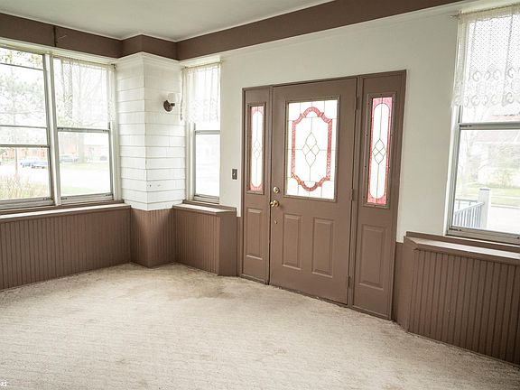 5th image of 520 Webster St