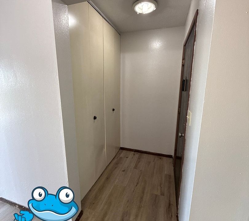 1st image of 909 12th Ave NE APT 17