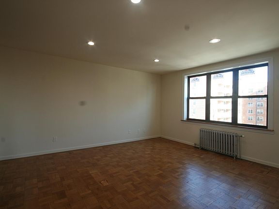 3rd image of 69 Lincoln Blvd #5