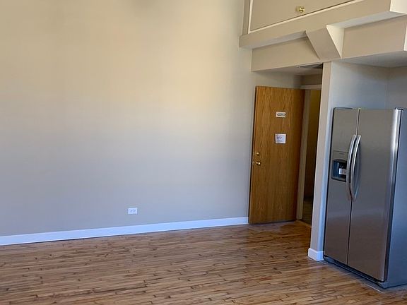 4th image of 4229 N Lincoln Ave #2