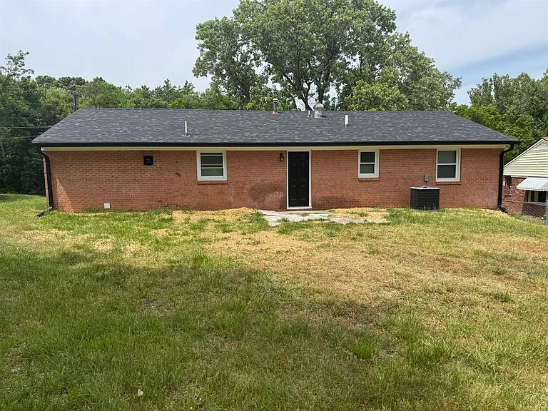 248 Lakeside Dr — Photo 3