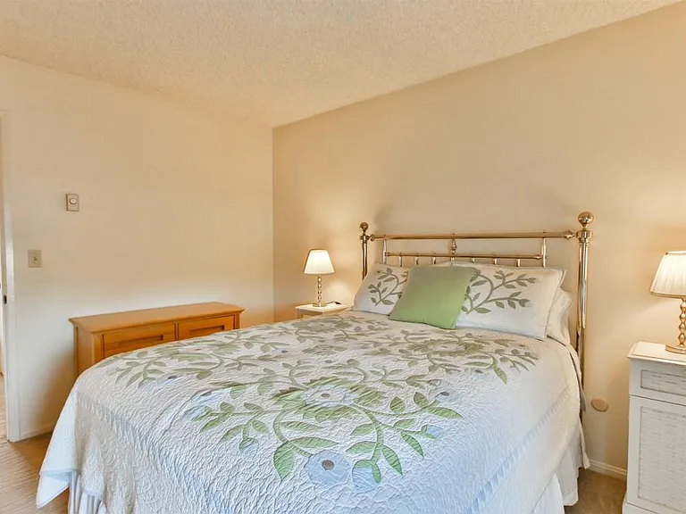 1068 Isabella Ave — Photo 19
