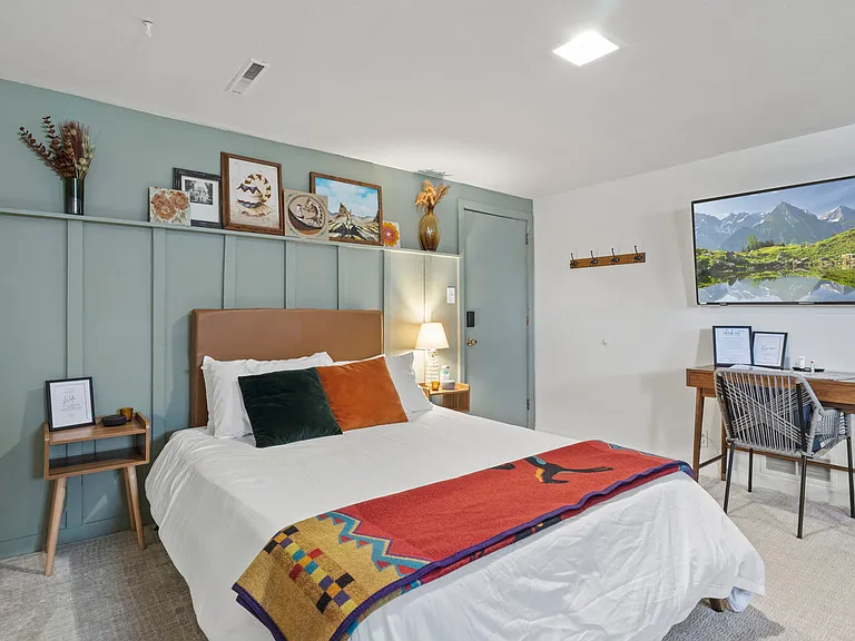 2215 E San Miguel St — Photo 15