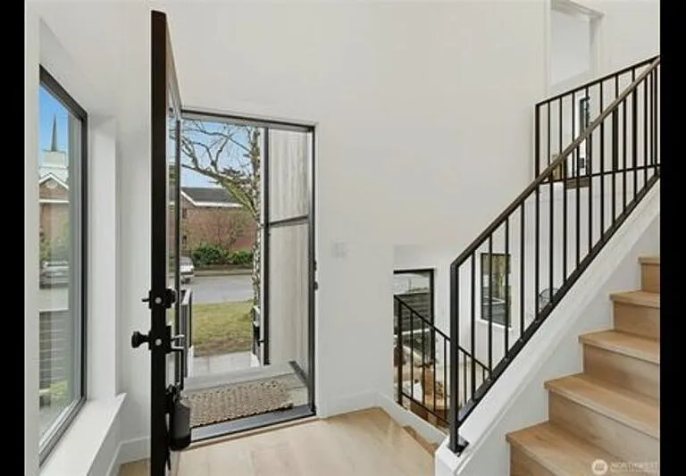 2806 W Dravus St — Photo 4