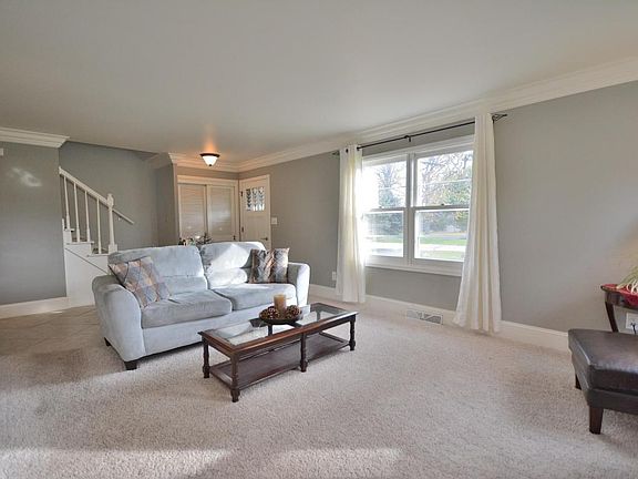 3rd image of W239N5353 Northview Ct