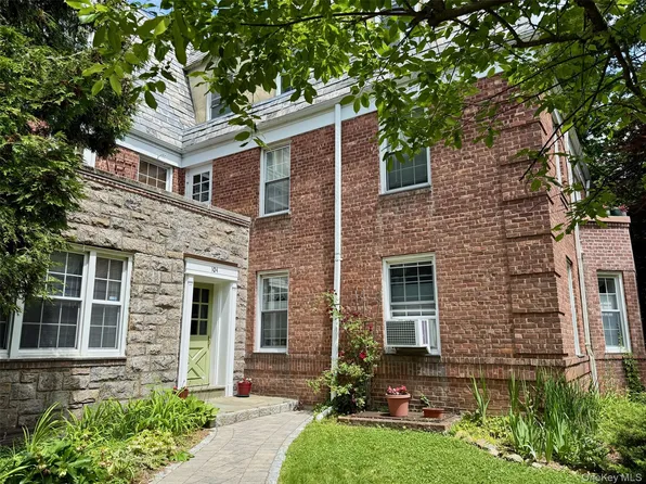 104 Pinewood Rd #3C, Hartsdale, NY 10530