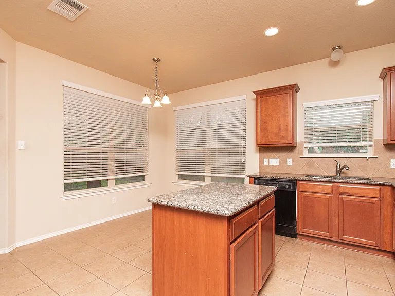 7109 Golden Oak Ln — Photo 5