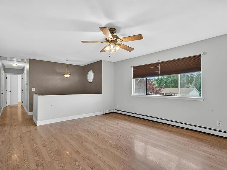 76 Maureen Dr — Photo 16
