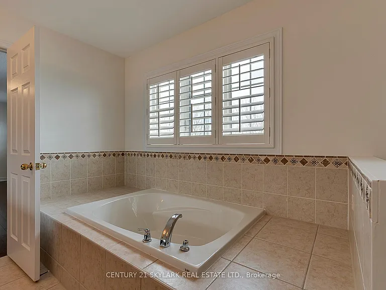 94 Bayhampton Dr #UPSTAIRS — Photo 25