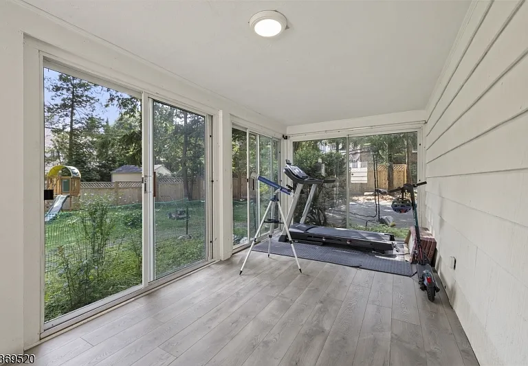 400 Hobart Ave — Photo 18