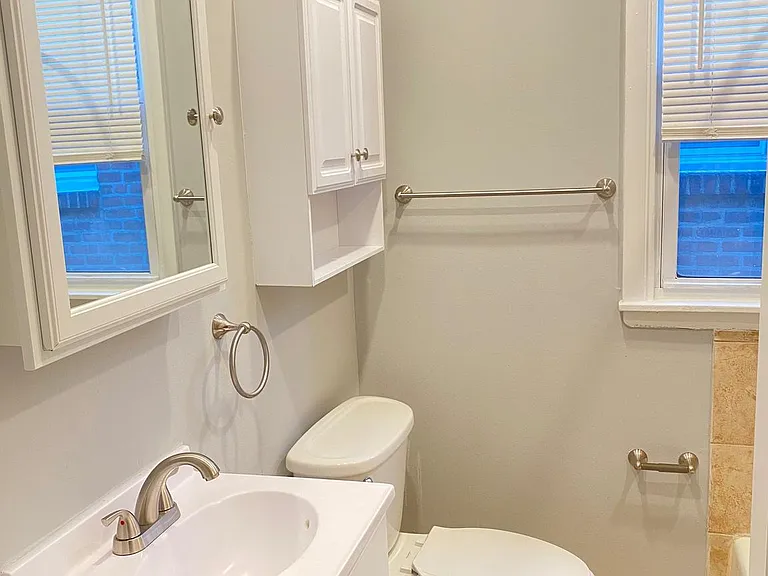 400-418 W Walnut Ln #4-406 — Photo 11
