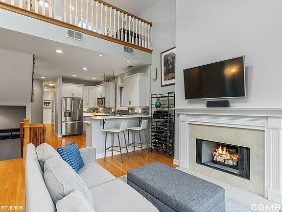 4th image of 1868 N Sheffield Ave #3