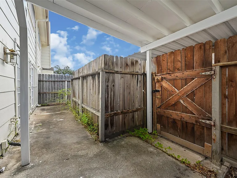 14213 Lost Meadow Ln — Photo 3